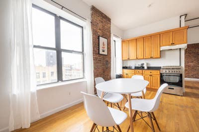 2 bed in Crown Heights on a flexible lease Main Photo