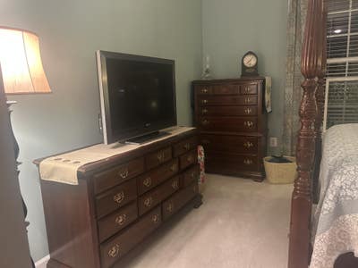 Looking for long term roommate that advises by VA  Main Photo