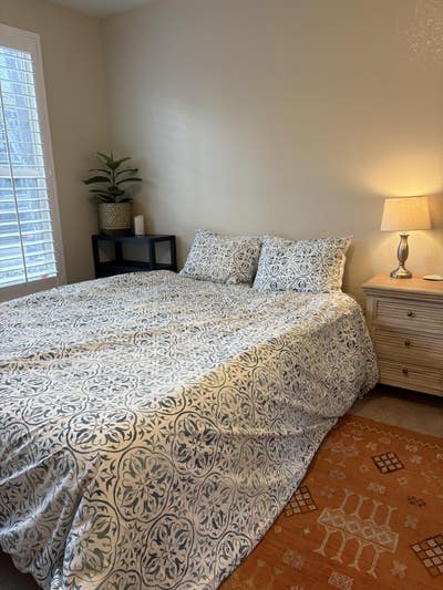Bedroom with private bath in walkable neighborhood Main Photo