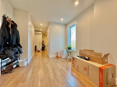 1153 Broadway Rooms w Private Bathroom  Main Photo