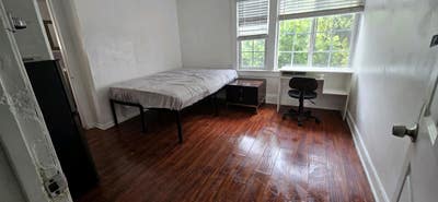 A large room with a private bath in Ktown 90019 Main Photo