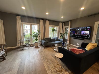 World cup!! 550  SQ FT master Hancock Park-  weho! Main Photo