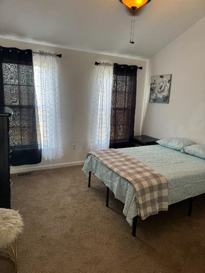 Room for Rent_All Utilities Included! Main Photo