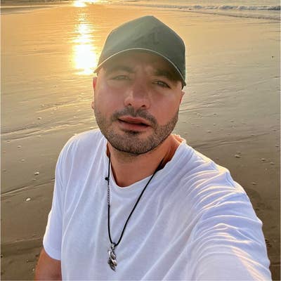 Hey! I’m Metin, 34, and I work full-time in... Main Photo