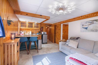 Cute Home, Private Living Space with Kitchenette Main Photo