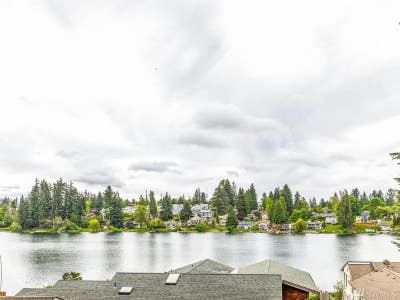 Beautiful Lake View Room for rent to professional Main Photo