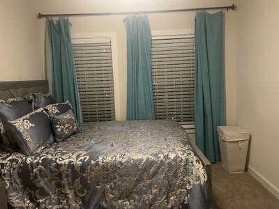 Lovely spacious luxurious townhome room to rent  Main Photo