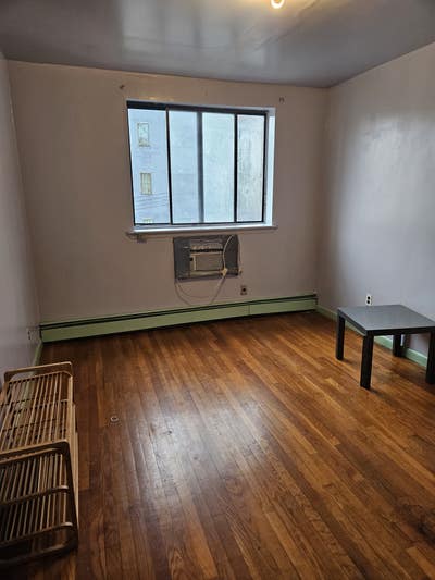 Large room for single occupant  Main Photo