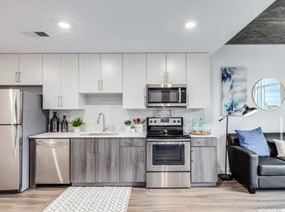 Need a room for the summer? Leasing my room Main Photo