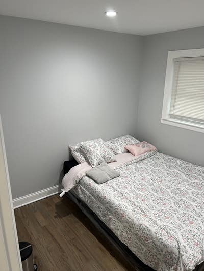 Beautiful room on 93rd street Main Photo