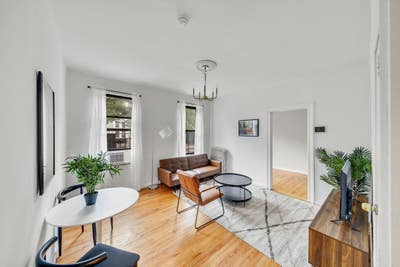 Room in Hamilton Heights on a flexible lease Main Photo