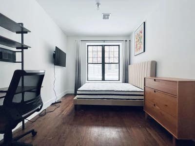 Prospect Park Large Room, 26 min to Manhattan #304 Main Photo