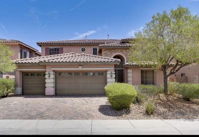 One Large Bedroom with En-suite Private Bathroom Main Photo
