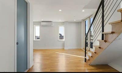 Seneca Ave apt in Queens! Main Photo