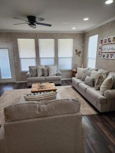 Converse House with Living room. Beautiful & comfy Main Photo