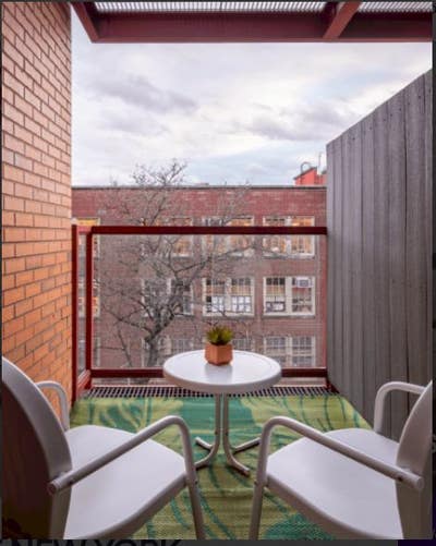 East Village unit w/ doorman, gym and laundry serv Main Photo