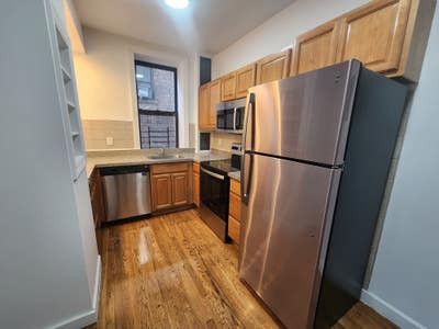 Washington Heights Rooms Near 1/E Trains Main Photo