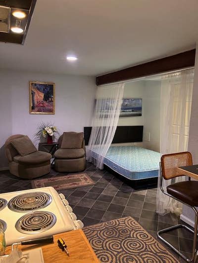 Townhouse  basement rental Main Photo