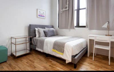 Exposed concrete +open space apt Main Photo