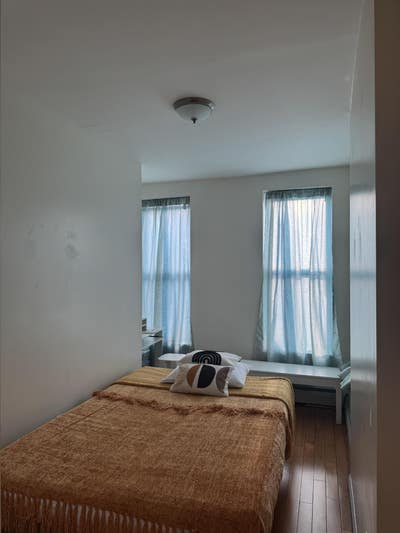 Cozy Sunlit Room for Rent (Utilities Included!) Main Photo