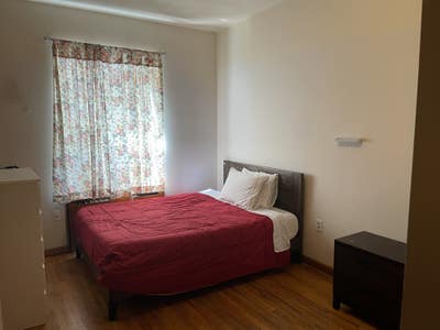Spacious Private Furnished Bedroom for Re Main Photo