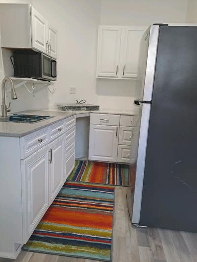 
Private 1 Bed/1 Bath Suite ― All Utilities Includ Main Photo