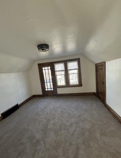 Bedroom with Patio(WiFi included) Main Photo