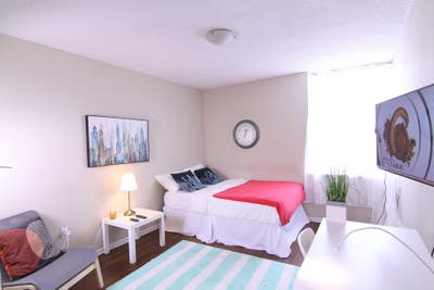 Deluxe Big - Waverly Apartments Main Photo