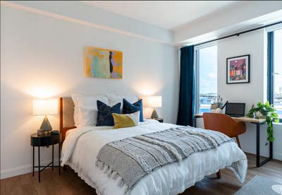 Deluxe Room - Park On 151 Main Photo