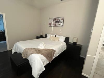 Master bedroom 🩷 Main Photo