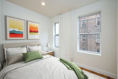 Apt's w/ bed, desk, chair and closet! Main Photo
