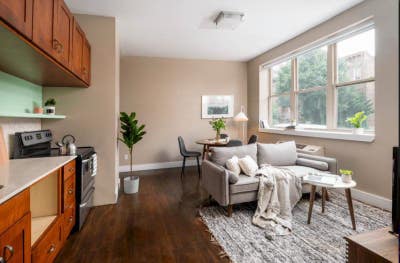 Hart st Gigantic big 5 bed on tree lined block! Main Photo