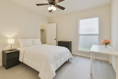 â¤ï¸ Cozy Minimalist Furnished Bedroom- Shared Bath Main Photo