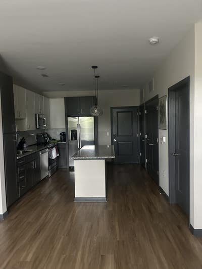 Looking for Roommate  Main Photo