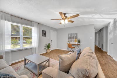 Budget-Friendly Room Near Airport – All-Inclusive  Main Photo