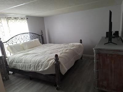 King size bed in master bedroom with own bathroom  Main Photo