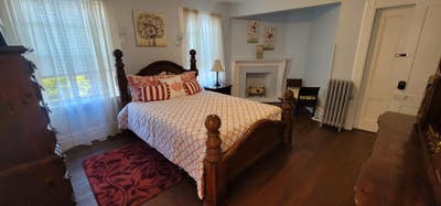 Fully furnished room with SHARED bathroom Main Photo