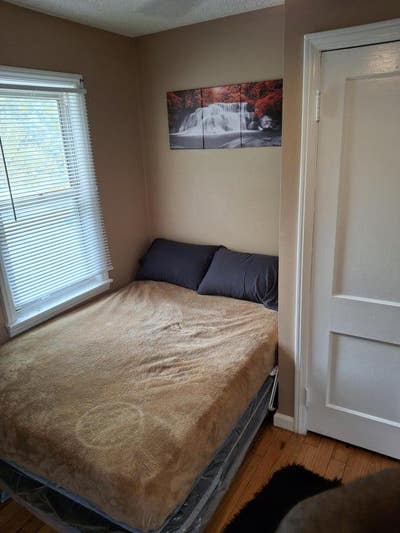 Clean Cheap Room for rent Main Photo