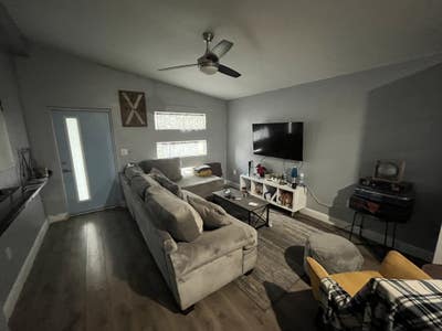 Looking for roommate for clean household Main Photo