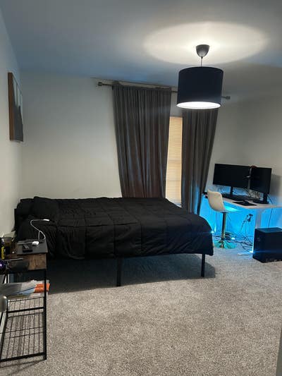 Furnished Spacious Room in Town House Main Photo