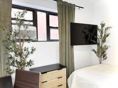 New room with closet, 19 min to ManhattanÂ ―Â #716 Main Photo