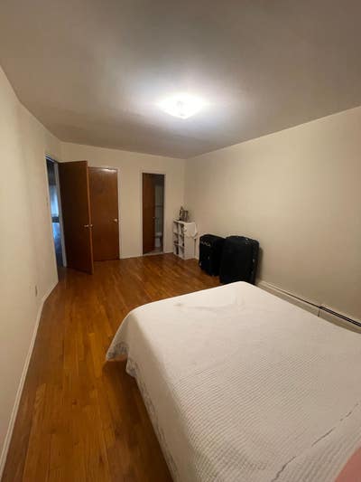 Massive Room for Rent in Astoria - Female Only 🌸 Main Photo