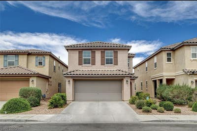 Private Upstairs Bedroom & Bath  Main Photo