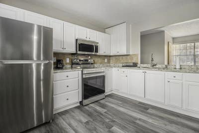 â­â­ SUPER HOST â­â­ Newlyrenovated & spacious Riverda Main Photo
