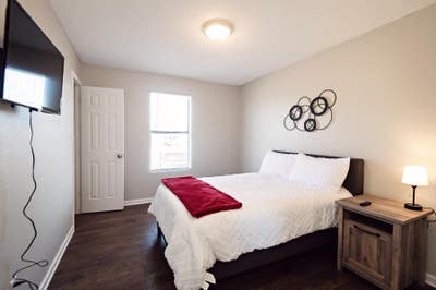  Modern Killeen Professional Retreat: Fully Furnis Main Photo