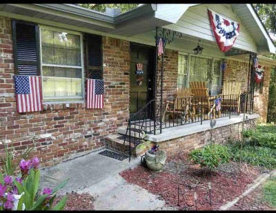 Quiet house with a room for rent. In a GREAT neigh Main Photo