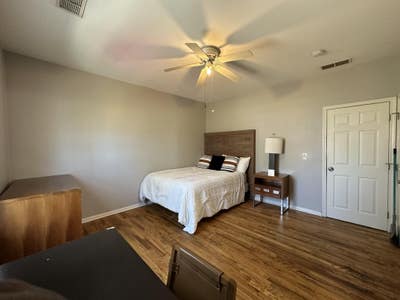  A Top Host in Atlanta!  Responsible longterm room Main Photo