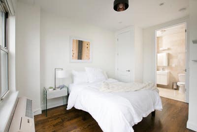 Williamsburg bedroom w bath! Main Photo