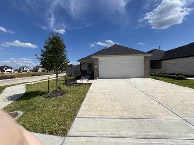 One room available at new house and neighborhood Main Photo