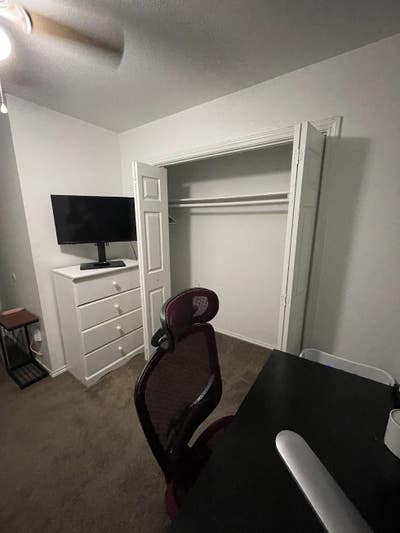 Far West Side Single Room $400 a month Main Photo